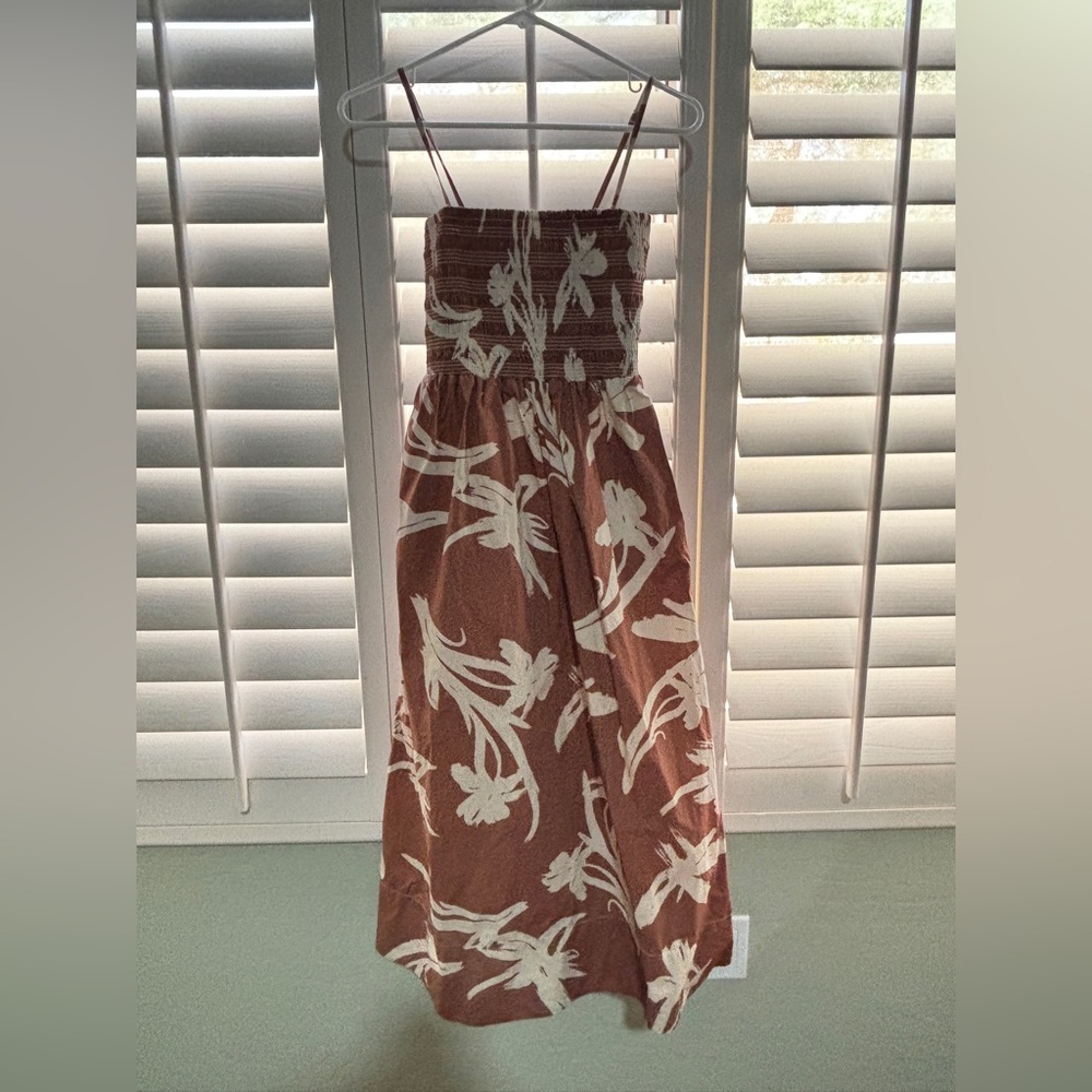 Evereve Tan and Cream Patterned Dress